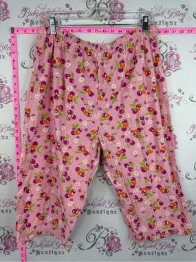 Capri pants cherries Women’s Pink Cherry & Daisy Capris Elastic Waist